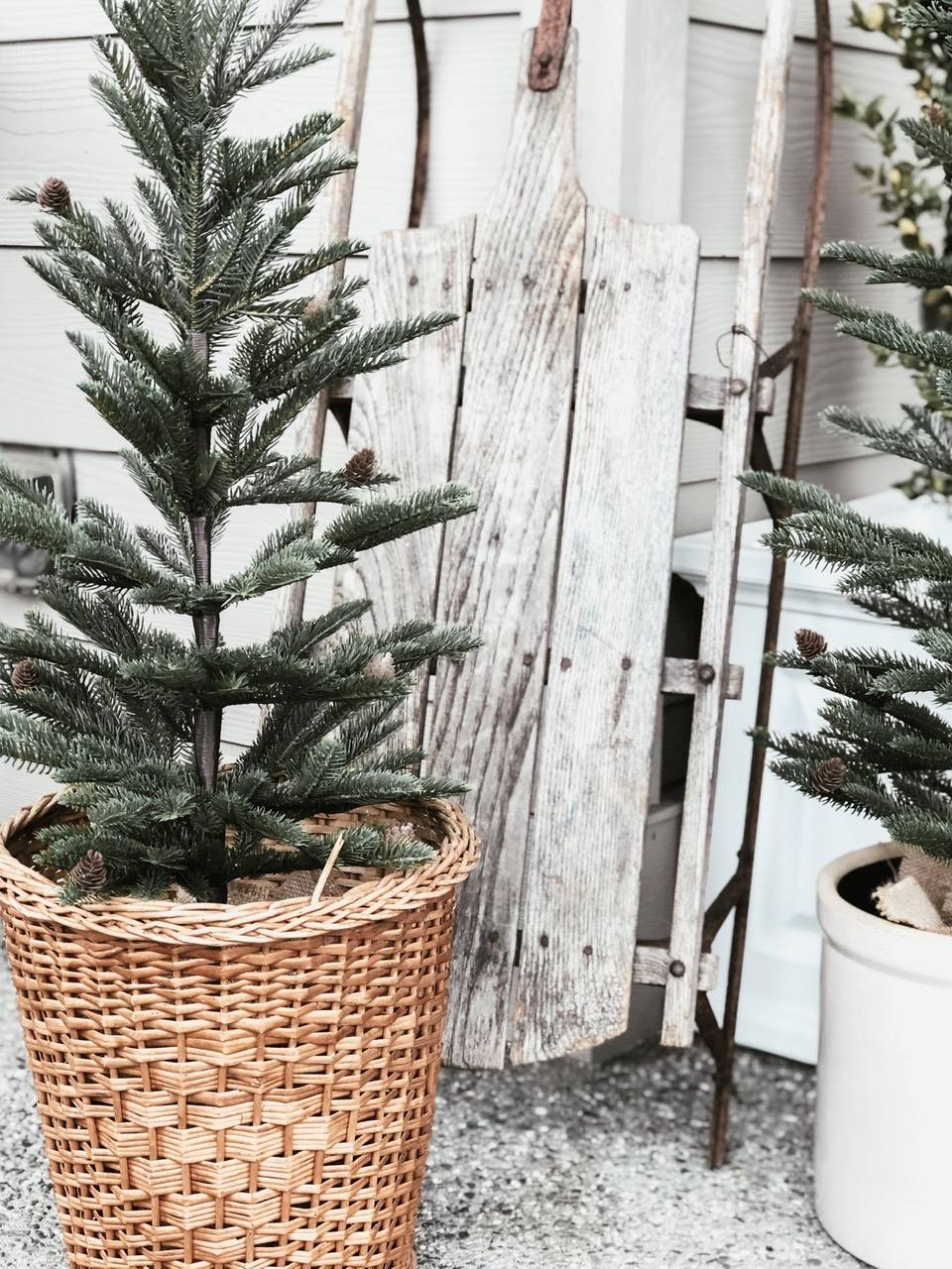 A Simple & Rustic Farmhouse Christmas Front Porch - Rain and Pine